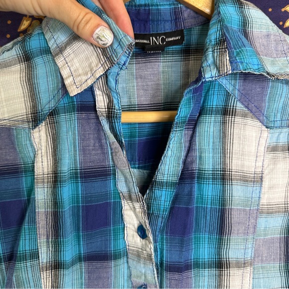 🦋5/20$🦋 plaid button down sleeveless shirt - Picture 5 of 7